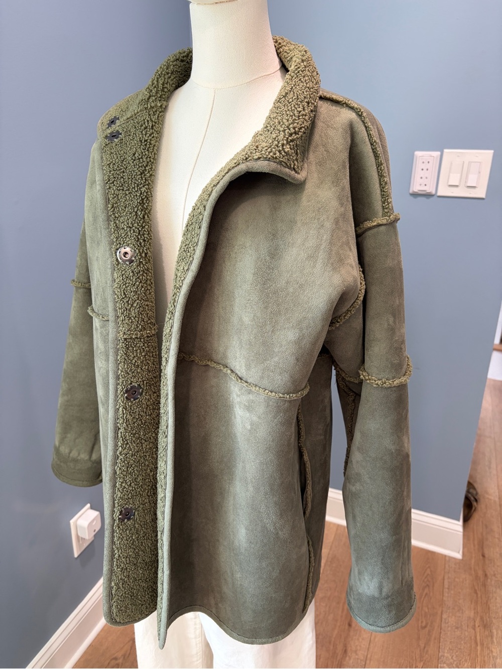 Velvet by Graham & Spencer Reversible Sherpa Jacket Olive Faux Suede - Picture 6 of 12